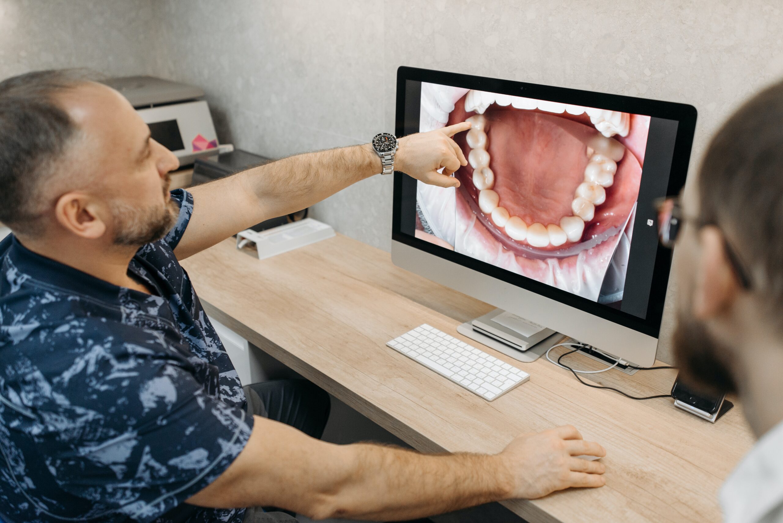 歯科矯正治療中に隙間ができた場合の原因と症状