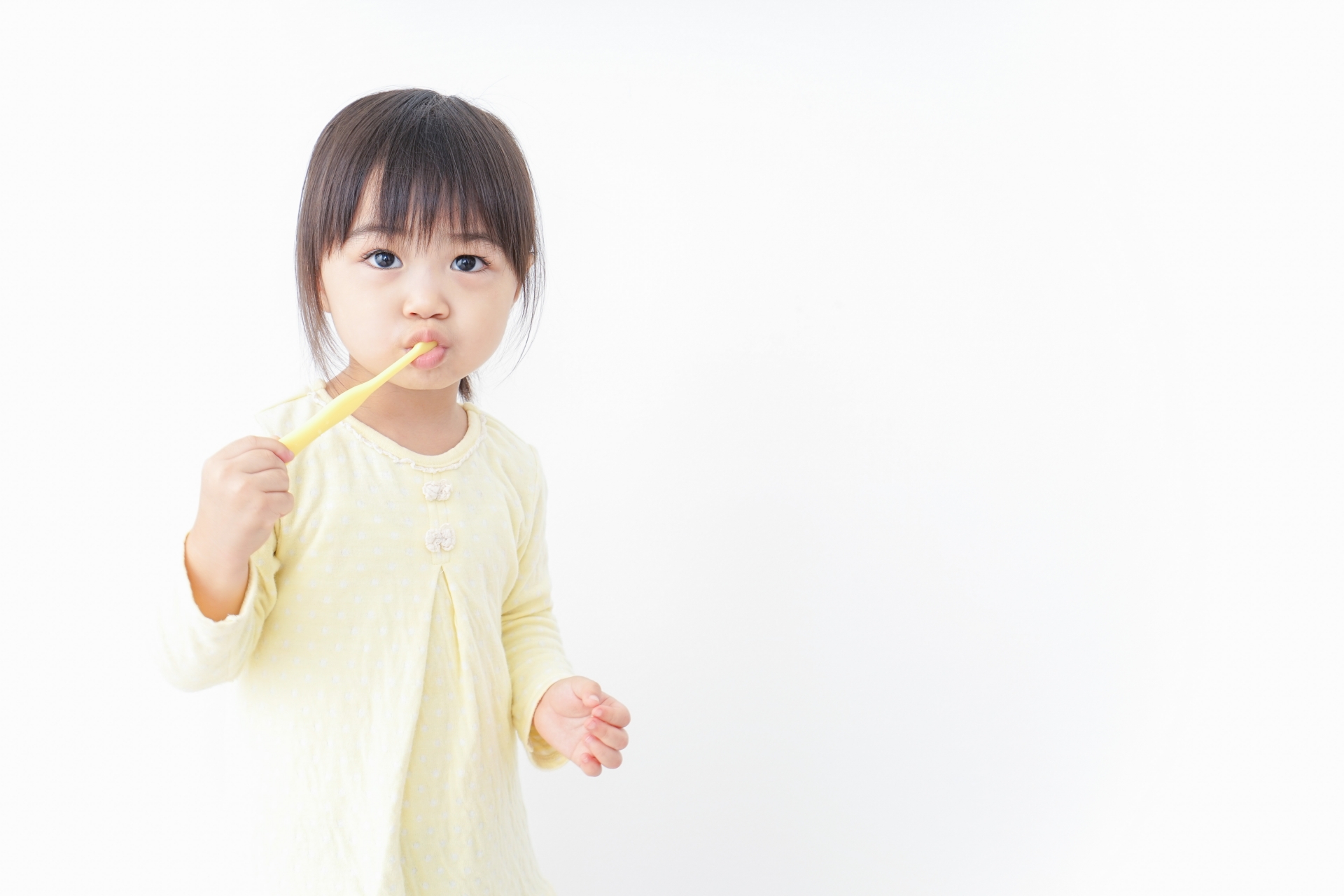 歯を洗う女性