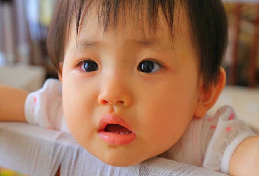 子どものお口ぽかん（口呼吸）は自然には治らない？原因や放置するリスク、治し方を解説