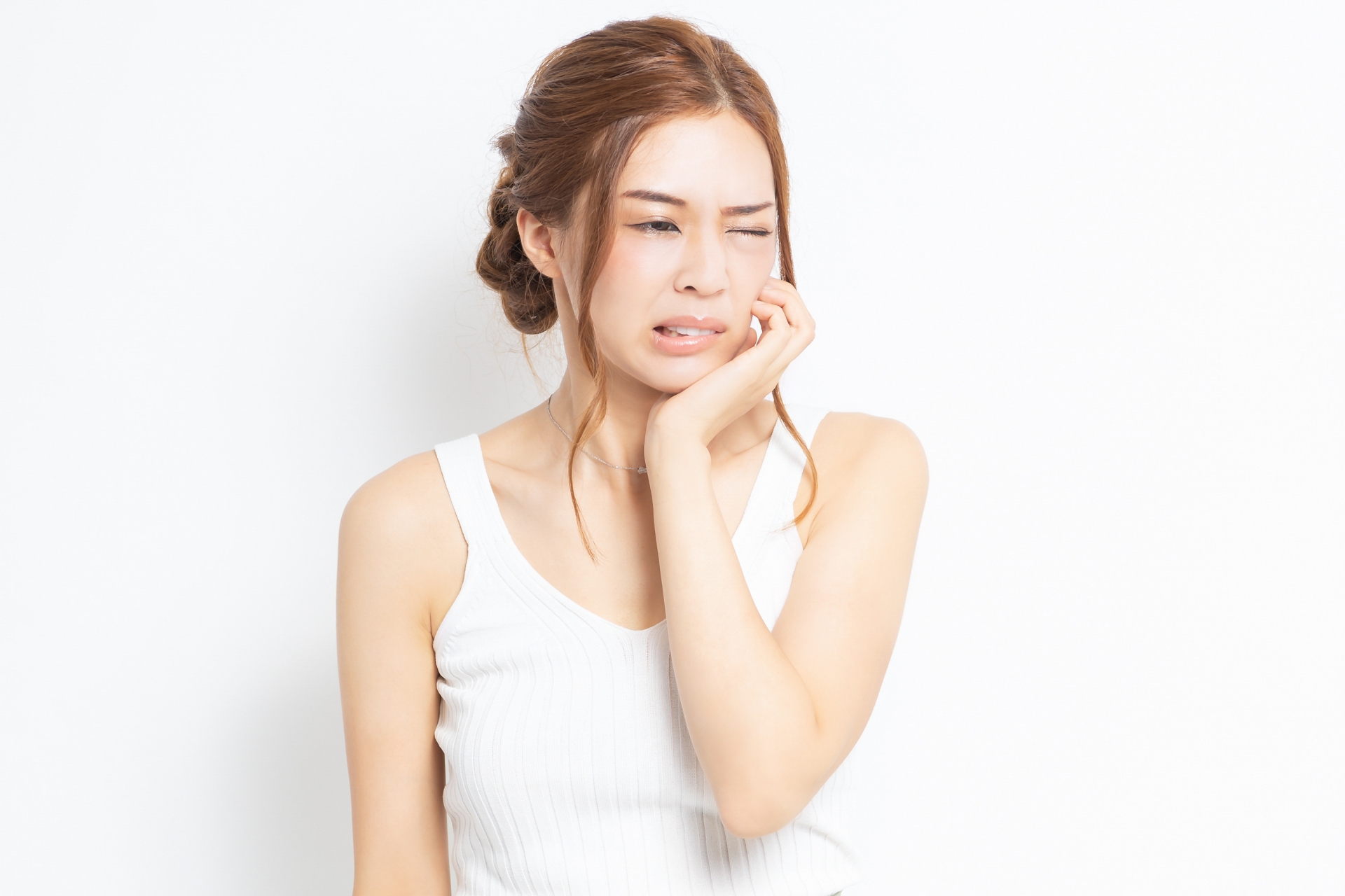痛みを感じている女性