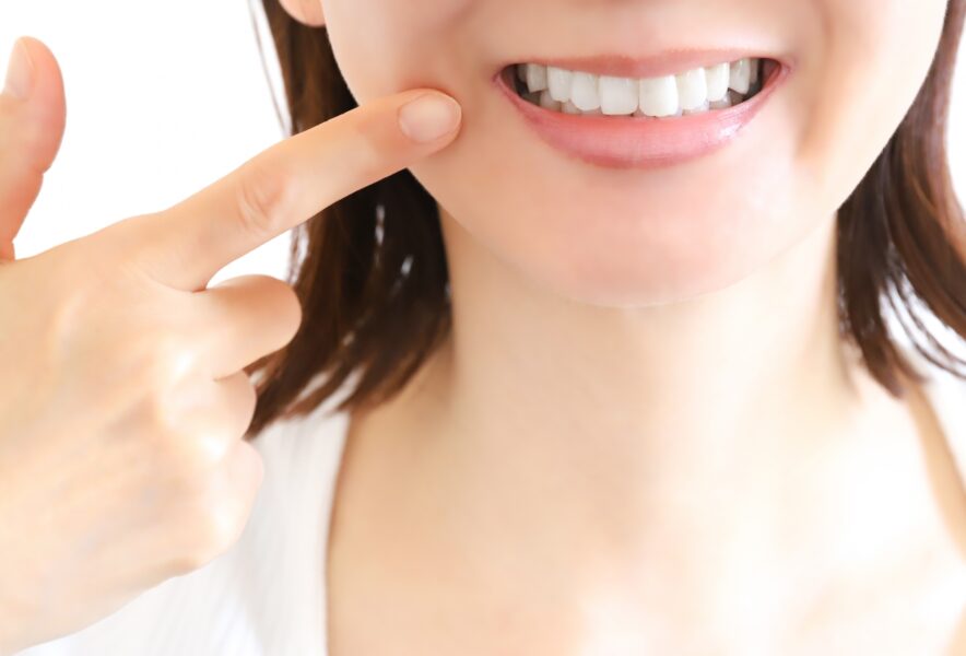 歯並びは自力で矯正できる？割り箸で矯正する方法のデメリットとリスクを解説！