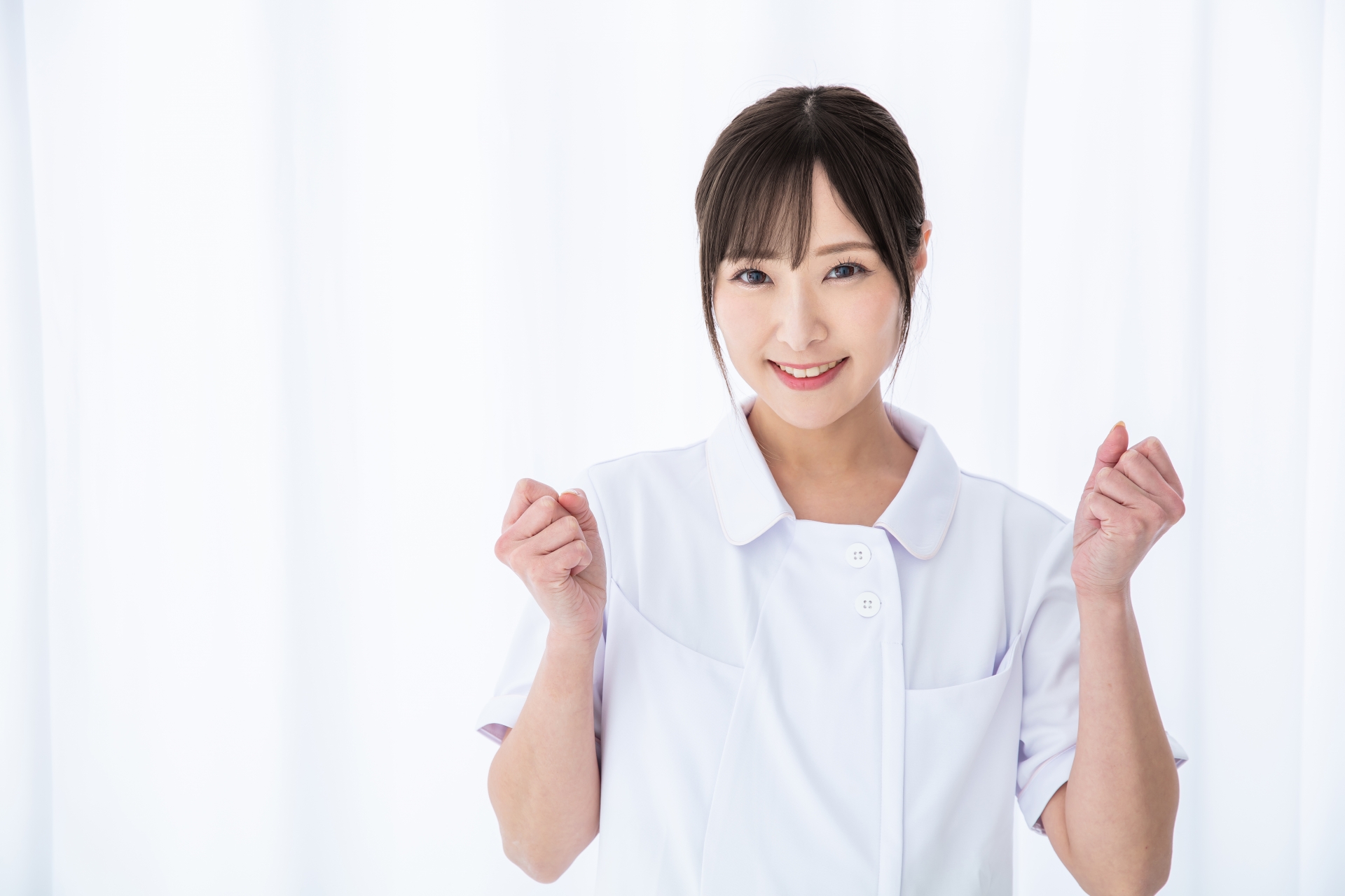 白衣の女性