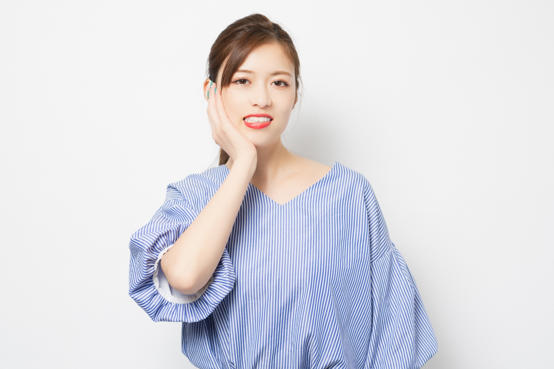 歯を痛めた女性