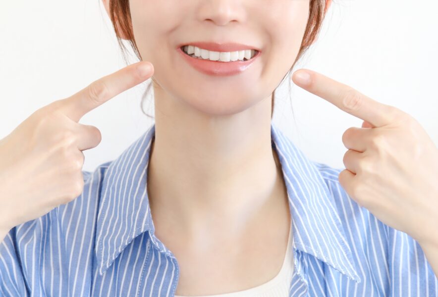 マウスピース型矯正で歯茎が痩せる原因や対処法、予防方法を解説！